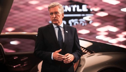 阿德里安·霍尔马克宣布立即离开大众集团