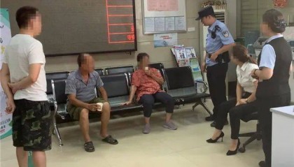 柳州一老奶奶到银行取钱，银行工作人员却报警求助了，怎么回事？