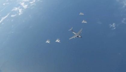 4架歼-20伴飞，运-20飞机已进入我国领空！