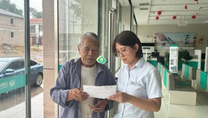 为啥银行工作人员带老人去了派出所？