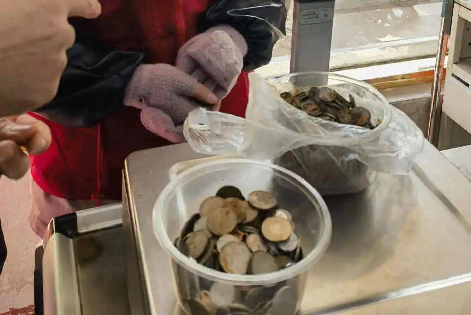 徐州农商银行开展“整治拒收人民币现金”宣传活动