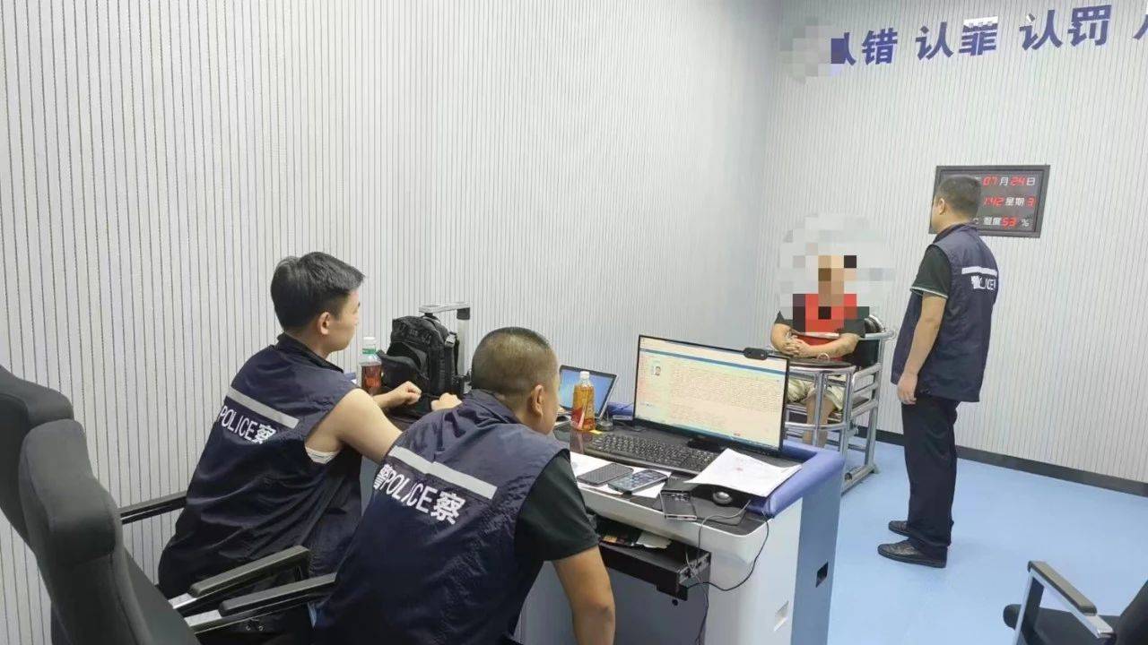 益阳一男子取款20万元却说不出用途，银行工作人员赶紧报警！