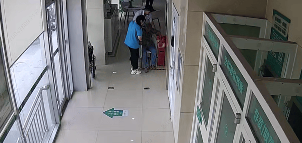 农行单县支行：六旬老人突然晕倒 银行工作人员快速处置