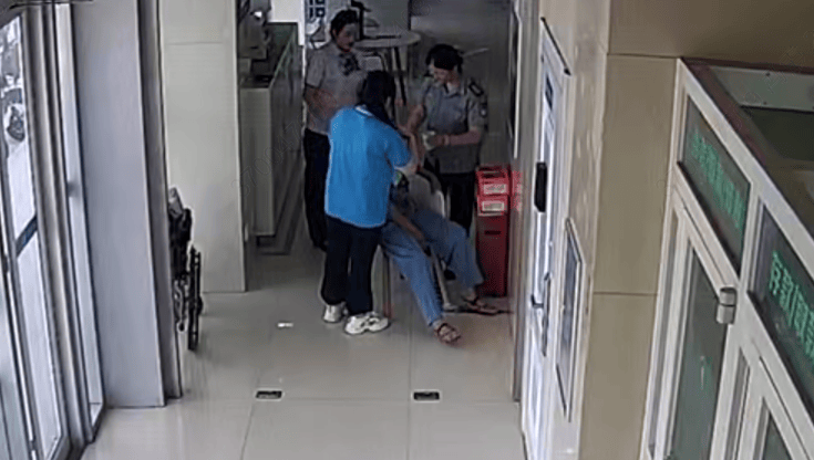 农行单县支行：六旬老人突然晕倒 银行工作人员快速处置