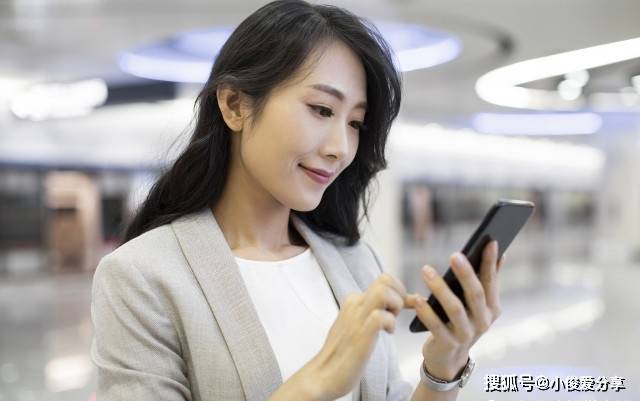 原来微信可以隐藏好友，以后聊天再也不怕查岗了，学会了真实用！