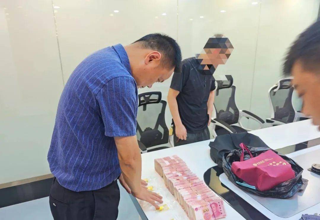 通过陌生人介绍，利用某虚假炒股软件“炒股”，男子险被骗77万元！