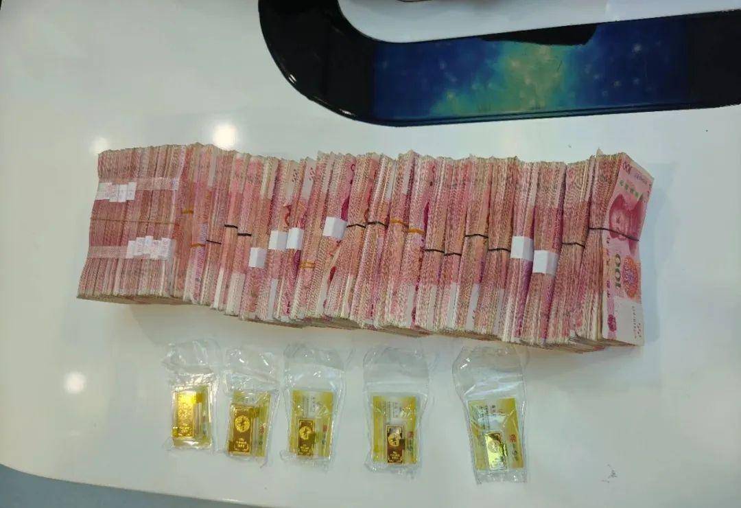 通过陌生人介绍，利用某虚假炒股软件“炒股”，男子险被骗77万元！